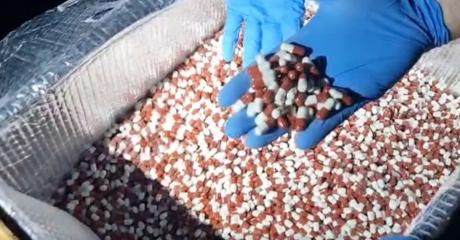 Mersin’de 317 bin 285 adet uyuşturucu hap ele geçirildi