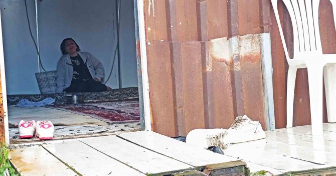 Hatay’daki heyelanda evlatlarını kaybeden acılı anne, çocuklarını daha güvenli olduğu için kızının evine göndermiş