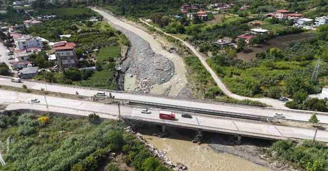 Akıntıya kapılarak nehirde kaybolan 20 yaşındaki genci arama çalışmaları üçüncü günde devam ediyor