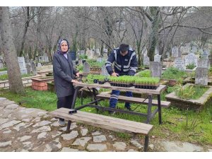 Büyükşehir’in mezarlıklarda bayram hazırlığı sürüyor