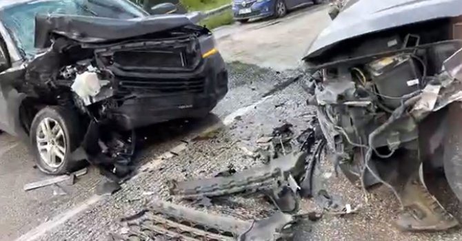 Burdur’da 3 otomobil çarpıştı: 5 yaralı