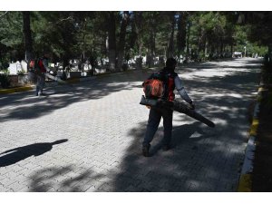 Mezarlıklar bayram ziyaretine hazır hale getirildi
