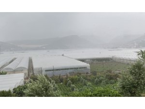 Mersin’de meteorolojinin uyarısı sonrası yağış etkili oluyor