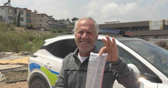 İlk kez ceza yiyen sürücü 4 bin TL’lik hız cezası için polis ekiplerini tebrik etti