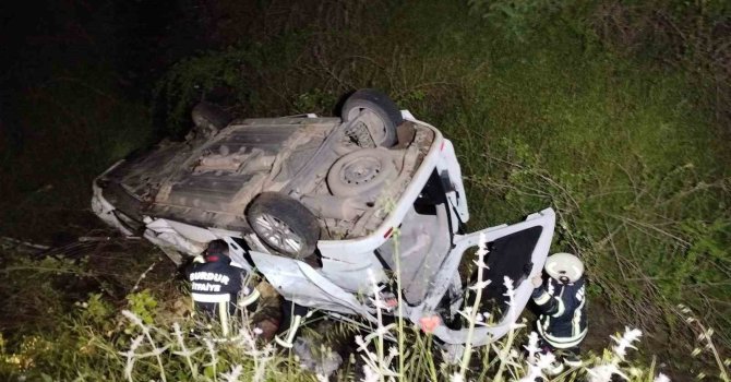 Burdur’da kontrolden çıkan araç uçuruma devrildi: 3 yaralı