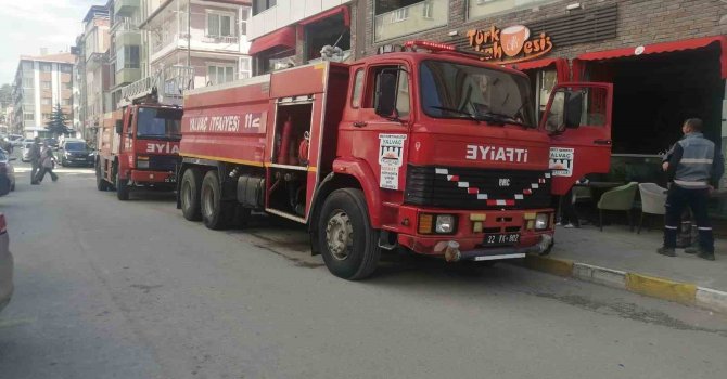 Kafenin mutfağında korkutan yangın