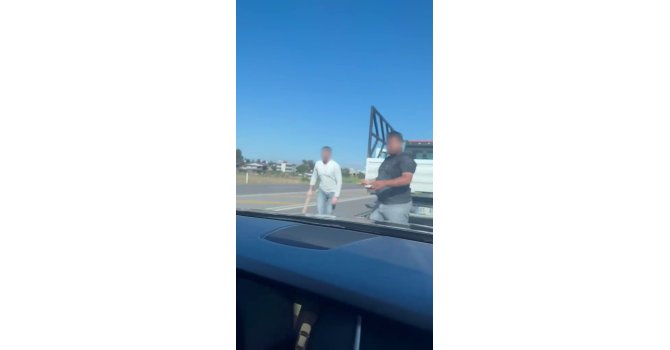 Yol verme tartışmasında sopalı saldırıdan kaçarak kurtuldular