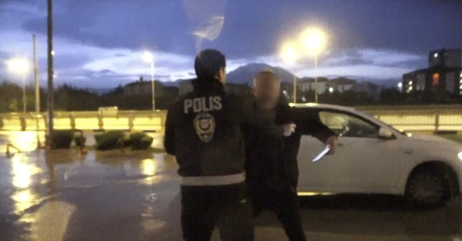 Sürücü alkollü çıktı, yolcu gazetecilere saldırdı