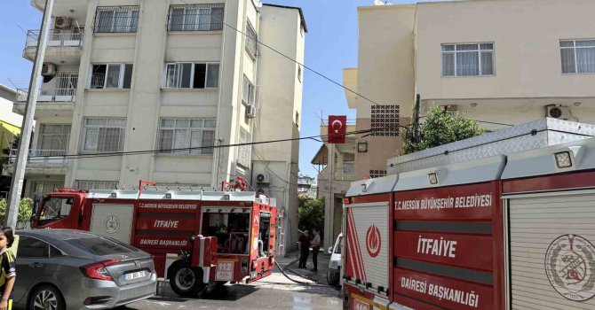 Tarsus’ta apartman dairesinde yangın paniği