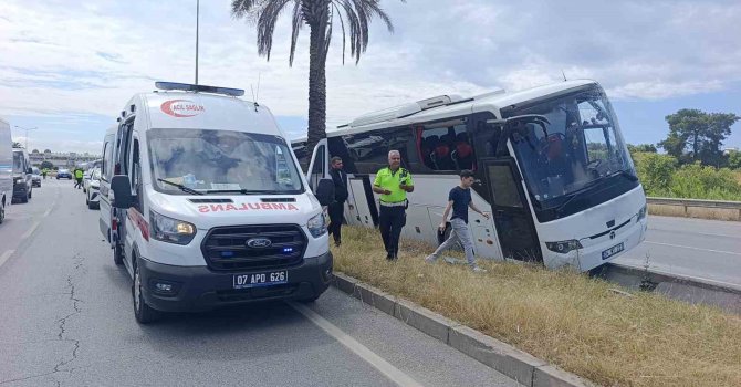 Şehirlerarası yolcu otobüsü Çevreyolu’nda refüje çıktı: 1 yaralı