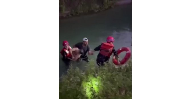 Sulama kanalına düşen genci itfaiye ekipleri kurtardı