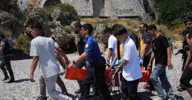 Arkadaşını kurtarmak isterken boğulma tehlikesi geçiren çocuk hastanelik oldu