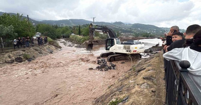 Osmaniye’de araçlar ve evler sular altında kaldı