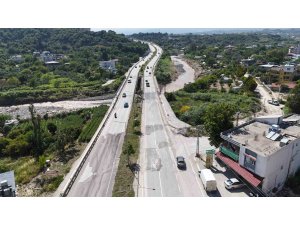 Yaşanan sel felaketinde yıkılarak 2 gence mezar olan Karaçay Köprüsü onarımı yapılarak trafiğe açıldı