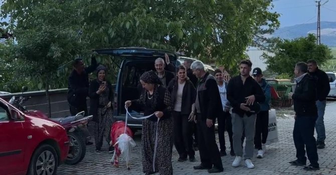 Askerdeki damattan nişanlısına hediye koç