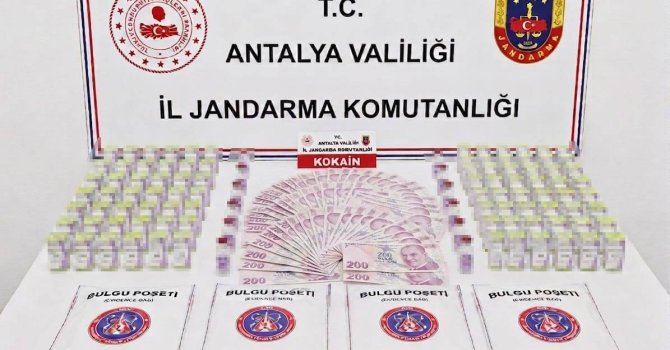 Antalya’da turistlere uyuşturucu satan 15 kişi tutuklandı