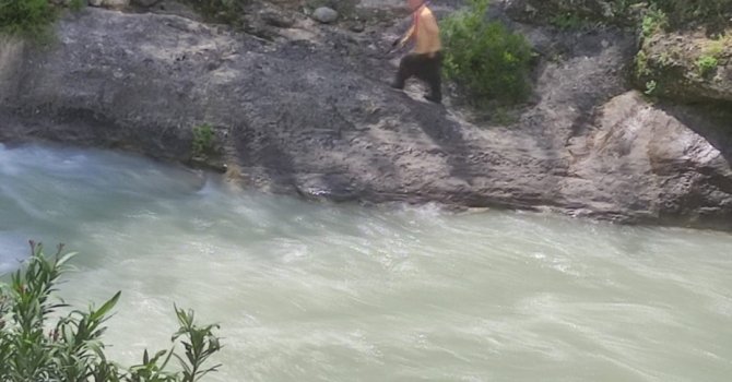 Eğlence Çayı’na giren genç kayboldu, ekipler seferber oldu