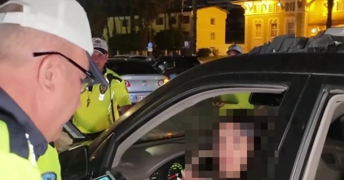 Polisi ezmeye çalıştığı iddia edilen yabancı uyruklu sürücü tutuklandı