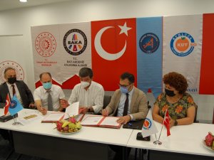 Batı Antalya’yı ‘Tropik Meyve Üretim Merkezi’ yapacak projenin imzaları atıldı