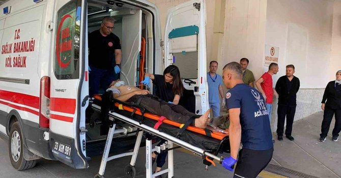 Otomobil ile hafif ticari araç çarpıştı: 6 yaralı
