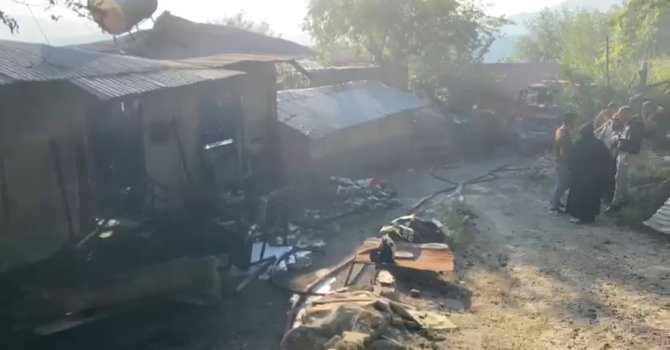 Yayla evinden ormana sıçrayan yangın söndürüldü