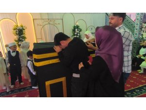 Kabe hasretiyle gözyaşlarına boğulan gencin duası yürekleri dağladı