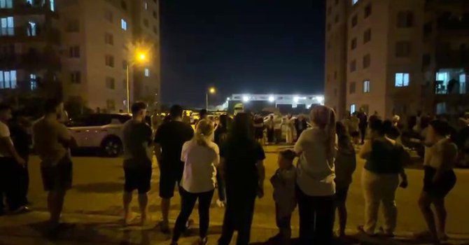 Serik’te site sakinlerinden aidat ve hizmet protestosu