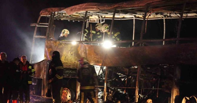 Bir mezarda iki acı: Baba ve 9 aylık oğlu aynı mezarda yan yana toprağa verildi