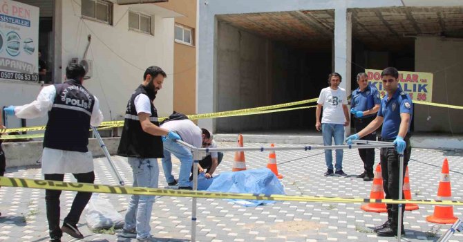 Emekli polis, bıçakla saldıran oğlunu öldürdü