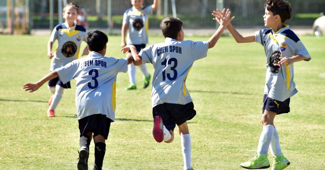 Antalyalı çocuklar Cumhuriyet Kupası için ter döktü