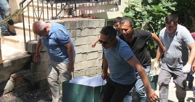 Antalya’da 41 yaşındaki adam evinin bahçesinde ölü bulundu