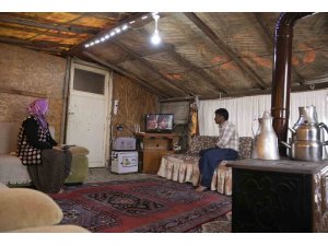Yörük çadırları güneş enerjisiyle aydınlanıyor