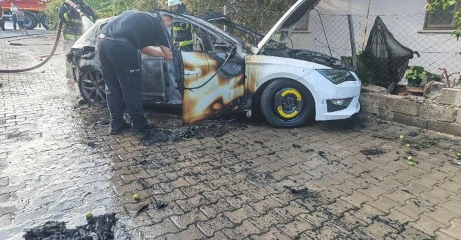 Seyir halindeyken alev topuna döndü, sürücü son anda kendini dışarı atarak kurtuldu