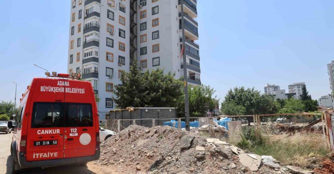 Belediye itfaiye binası için apartmanın istinat duvarını yıktı