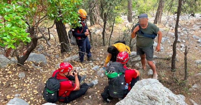 Cep telefonundan gönderdikleri SOS mesajı ile kurtarıldılar