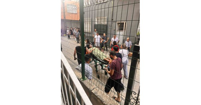 Hamile kadın ve oğlu yangından kurtarıldı