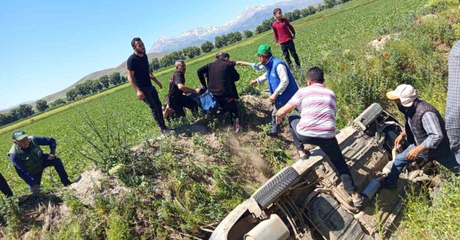 Kahramanmaraş’ta otomobil kanala uçtu: 4 yaralı
