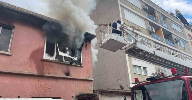 İki katlı müstakil evde çıkan yangın korkuttu