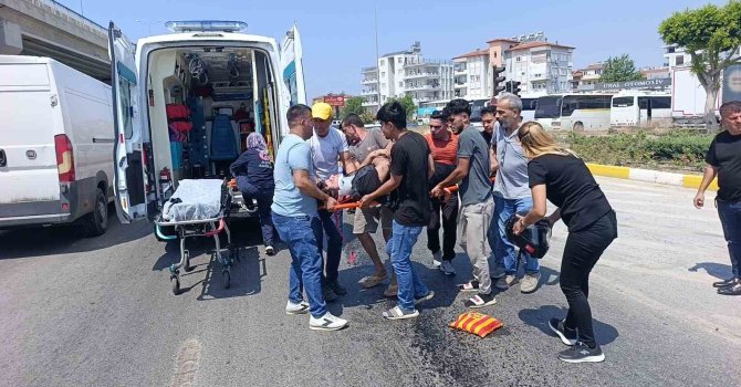 Yağ dökülen yolda kayarak 50 metre sürüklenen motosikletli yaralandı