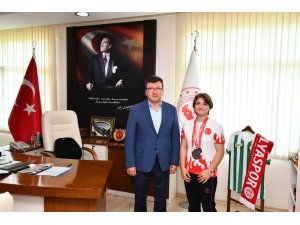 Bilek güreşinde dereceler elde eden Ayşe Büyükkaçar, ilçenin gururu oldu
