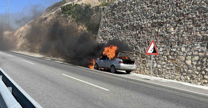 Otomobili alev alev yanan adam, "Cana geleceğine mala gelsin" diyerek kendini teselli etti