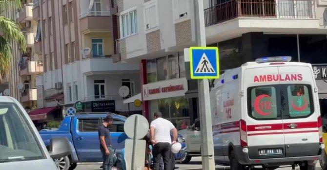 Kamyonet ile motosiklet çarpıştı:1 yaralı