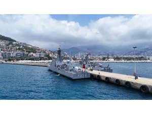 Alanya Limanı’nda savaş gemilerine yoğun ilgi