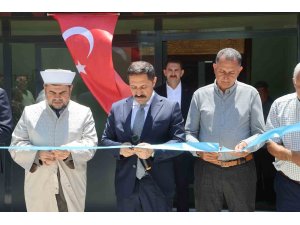 Depremin ardından inşa edilen 130’uncu cami dualarla ibadete açıldı
