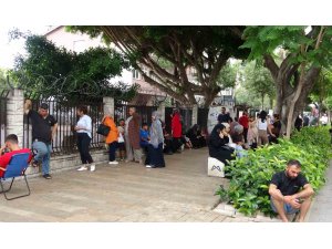 Mersin’de 25 bin 965 öğrenci için LGS başladı: Çocuklar içerde aileleri dışarda ter döktü