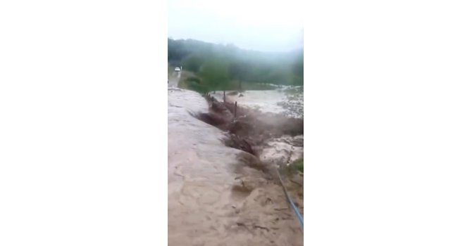 Osmaniye’de sağanak yağış sonrası dere taştı