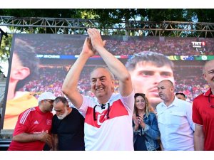 Dokumapark’ta milli heyecan: Antalyalılar Kepez’de dev ekranda buluştu