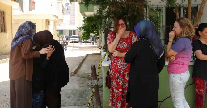 Öğretmen çiftin evinden çıkan cenazeler gözyaşları arasında morga kaldırıldı