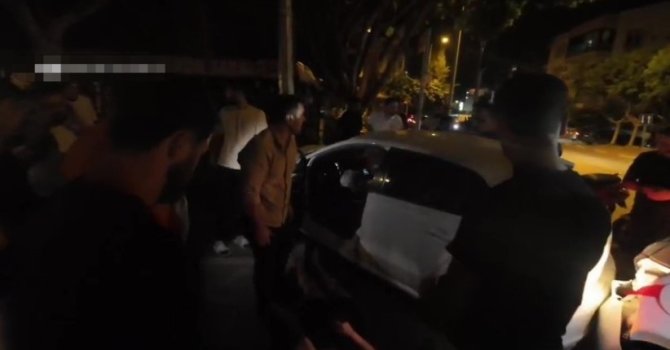 Antalya’da otomobiller kavşakta çarpıştı: 2 yaralı