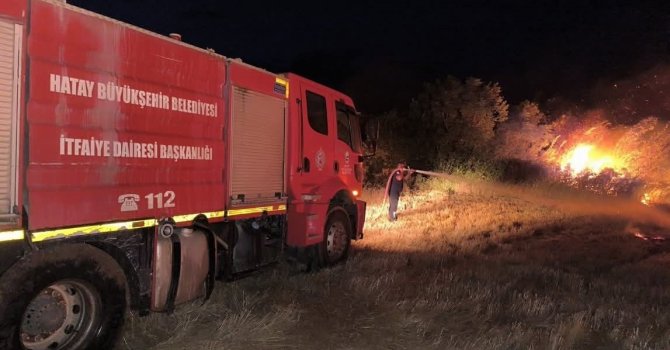 Kırıkhan’da otluk alandan alevler yükseldi